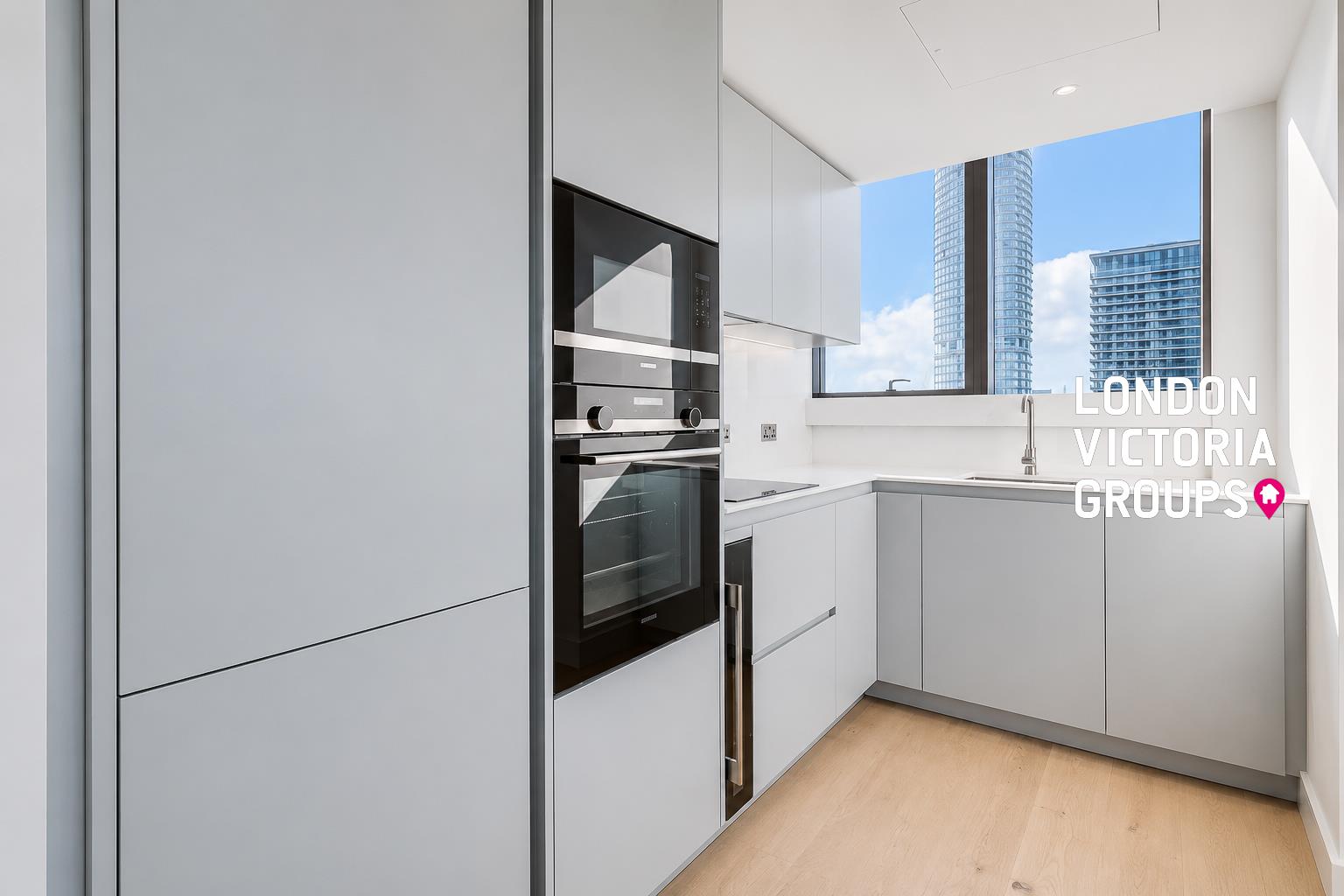 2 bed property in Harcourt Tower, 67 Marsh Wall, London